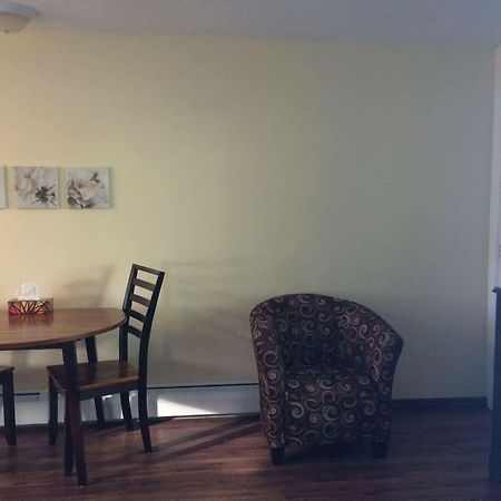 Pinedale Inn Gravenhurst Luaran gambar