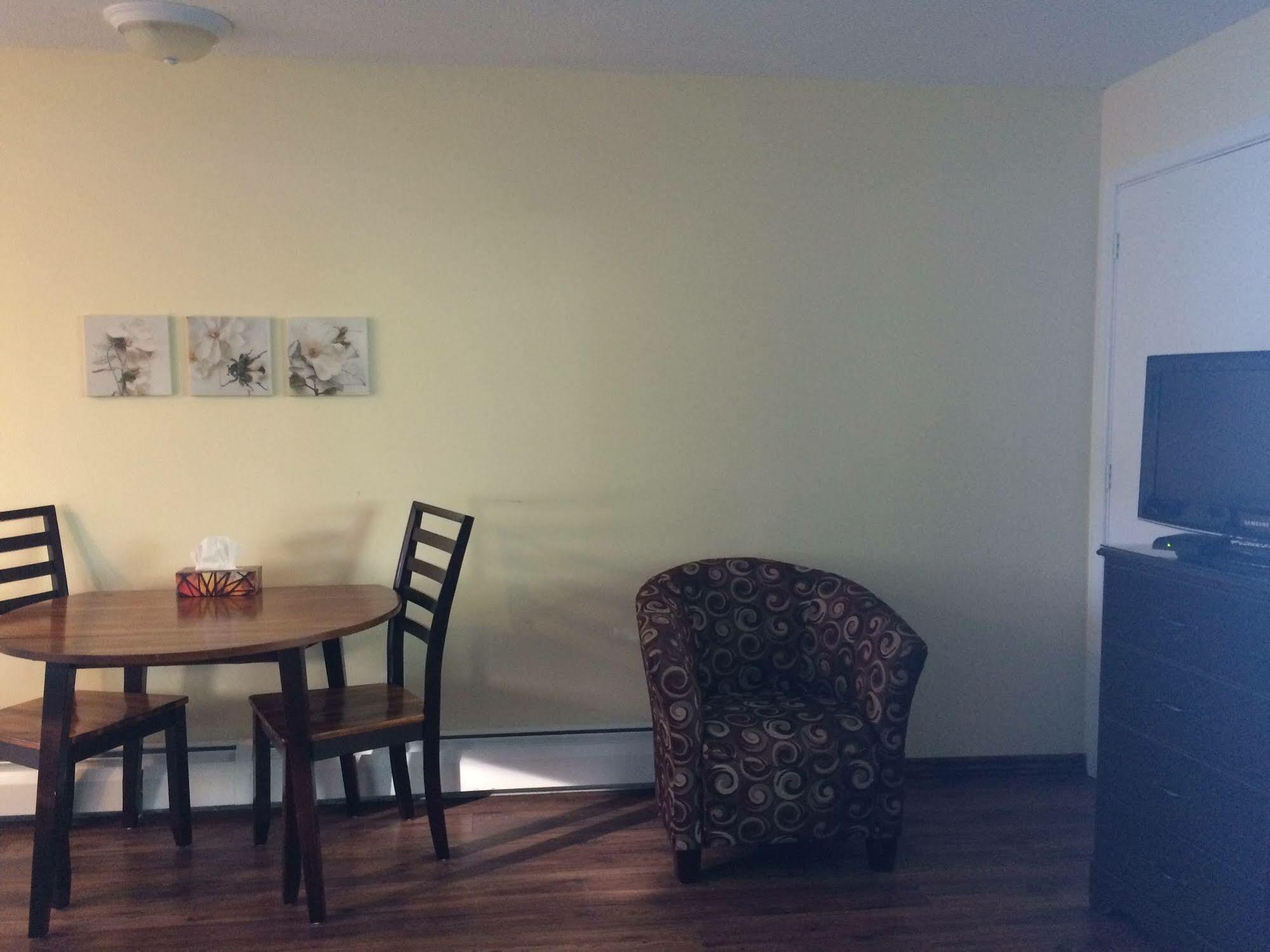Pinedale Inn Gravenhurst Luaran gambar